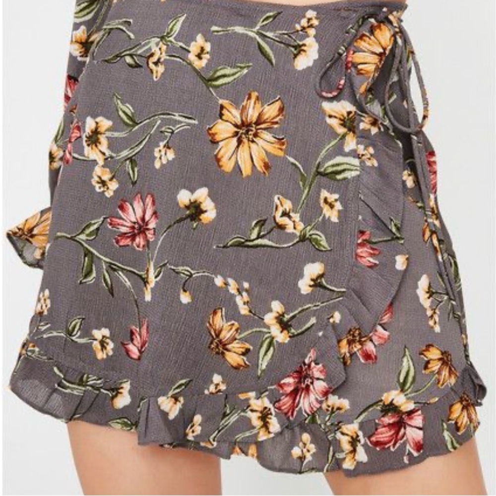 Anthropologie Sadie and Sage Grey Floral Wrap Skirt size small-medium